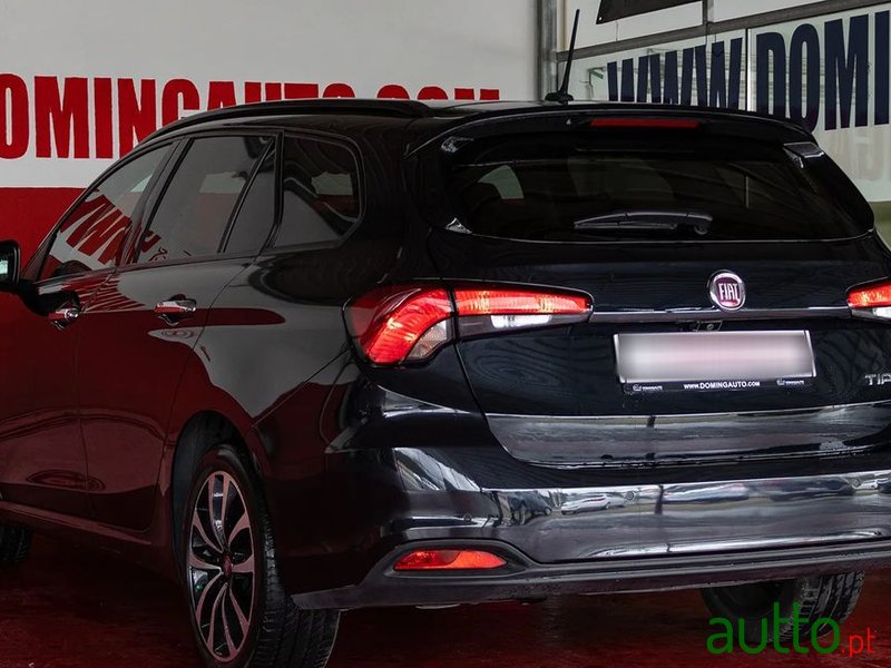 2017' Fiat Tipo Station Wagon photo #4