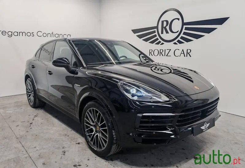 2022' Porsche Cayenne Coupé E-Hybrid photo #3