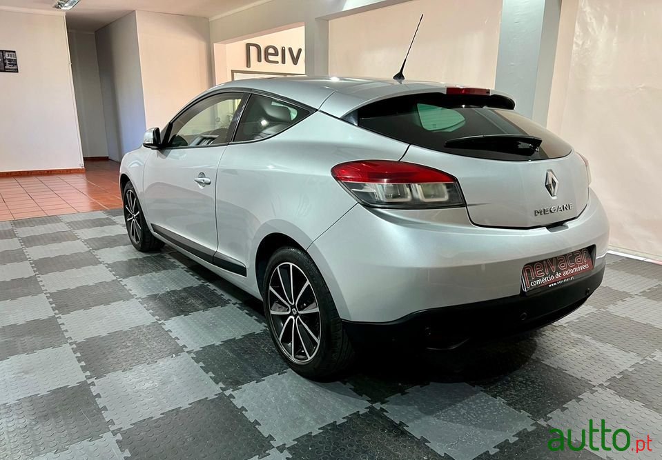 2009' Renault Megane photo #4