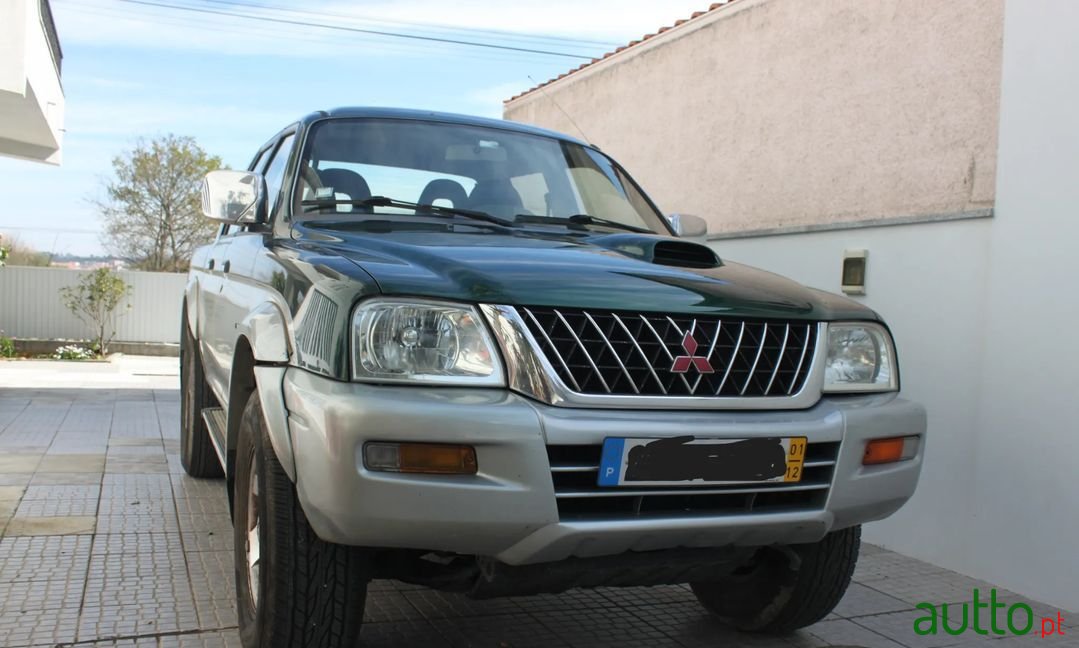 2001' Mitsubishi L200 photo #1