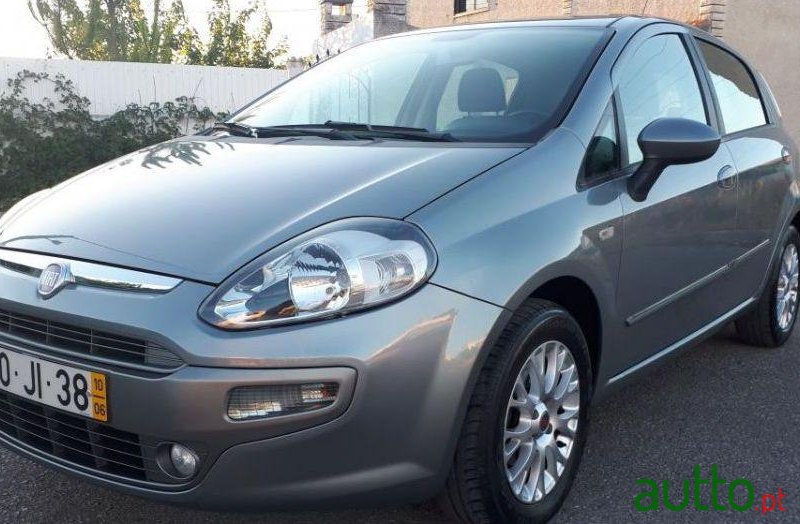 2010' Fiat Punto Evo photo #1