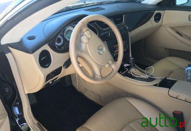 2008' Mercedes-Benz Cls-320 photo #4