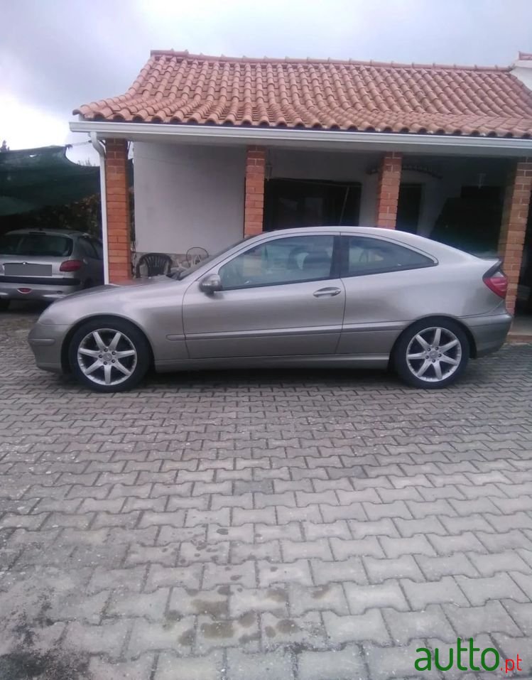 2003' Mercedes-Benz Classe C photo #1