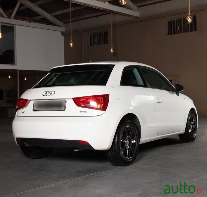 2011' Audi A1 1.2 Tfsi Attraction photo #4