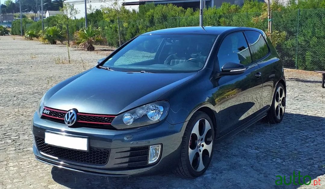 2009' Volkswagen Golf photo #2