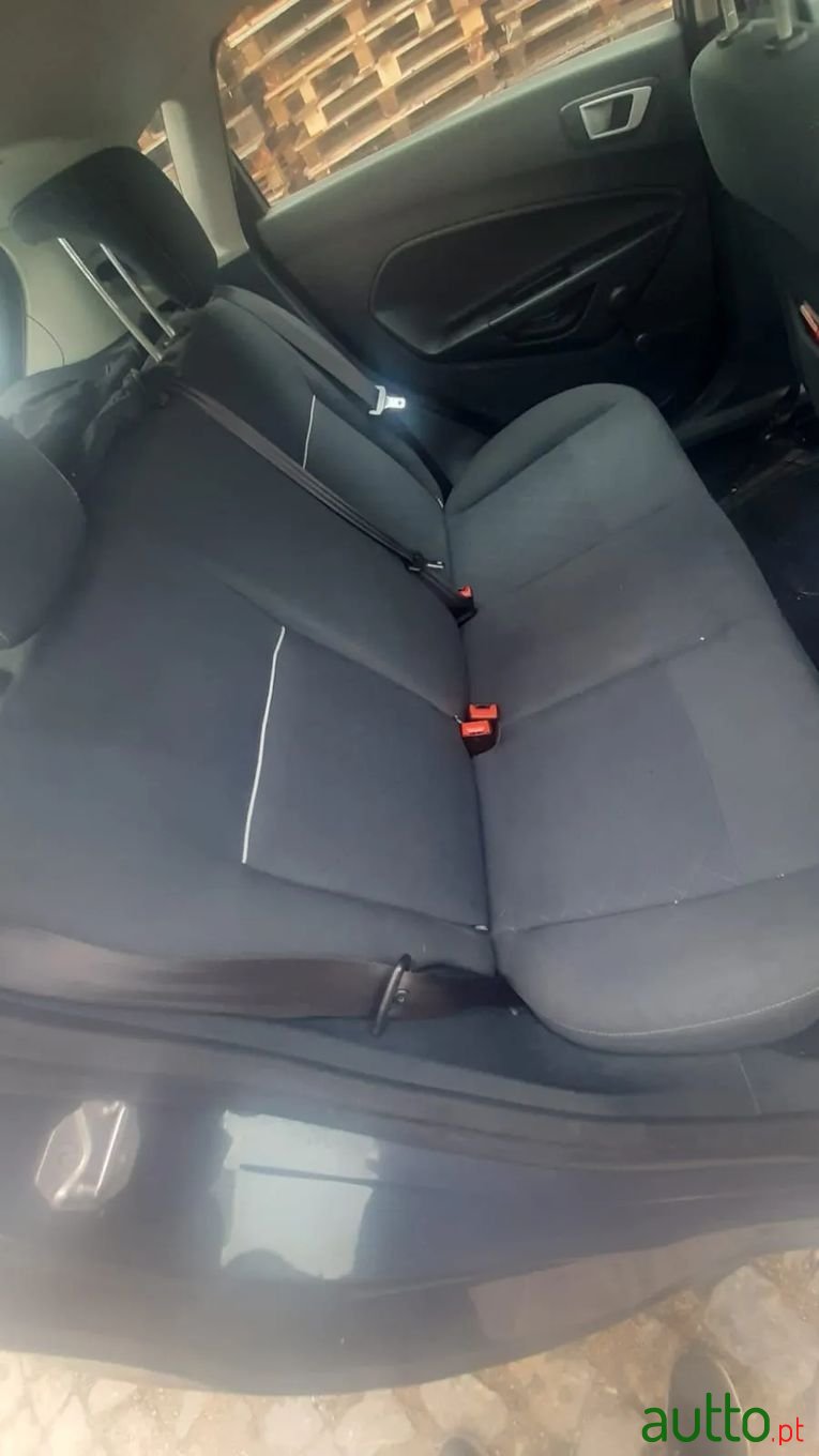 2012' Ford Fiesta photo #4