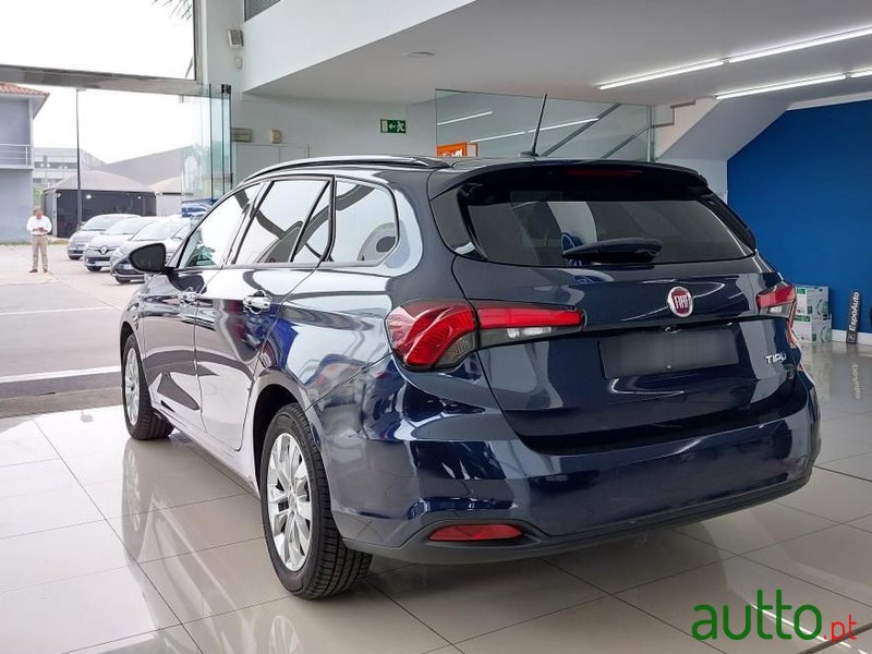 2018' Fiat Tipo Station Wagon photo #3