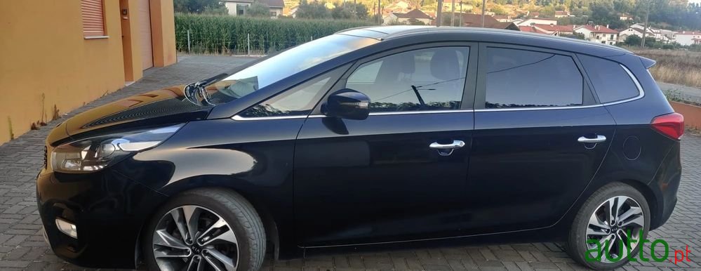 2017' Kia Carens photo #2
