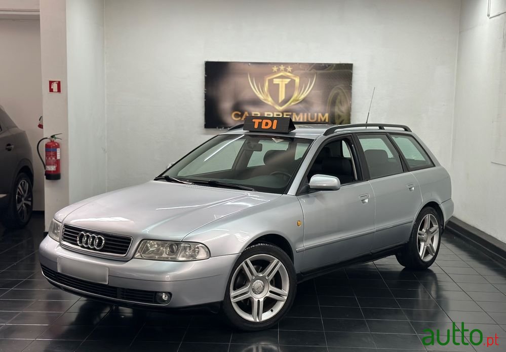 2002' Audi A4 Avant photo #3