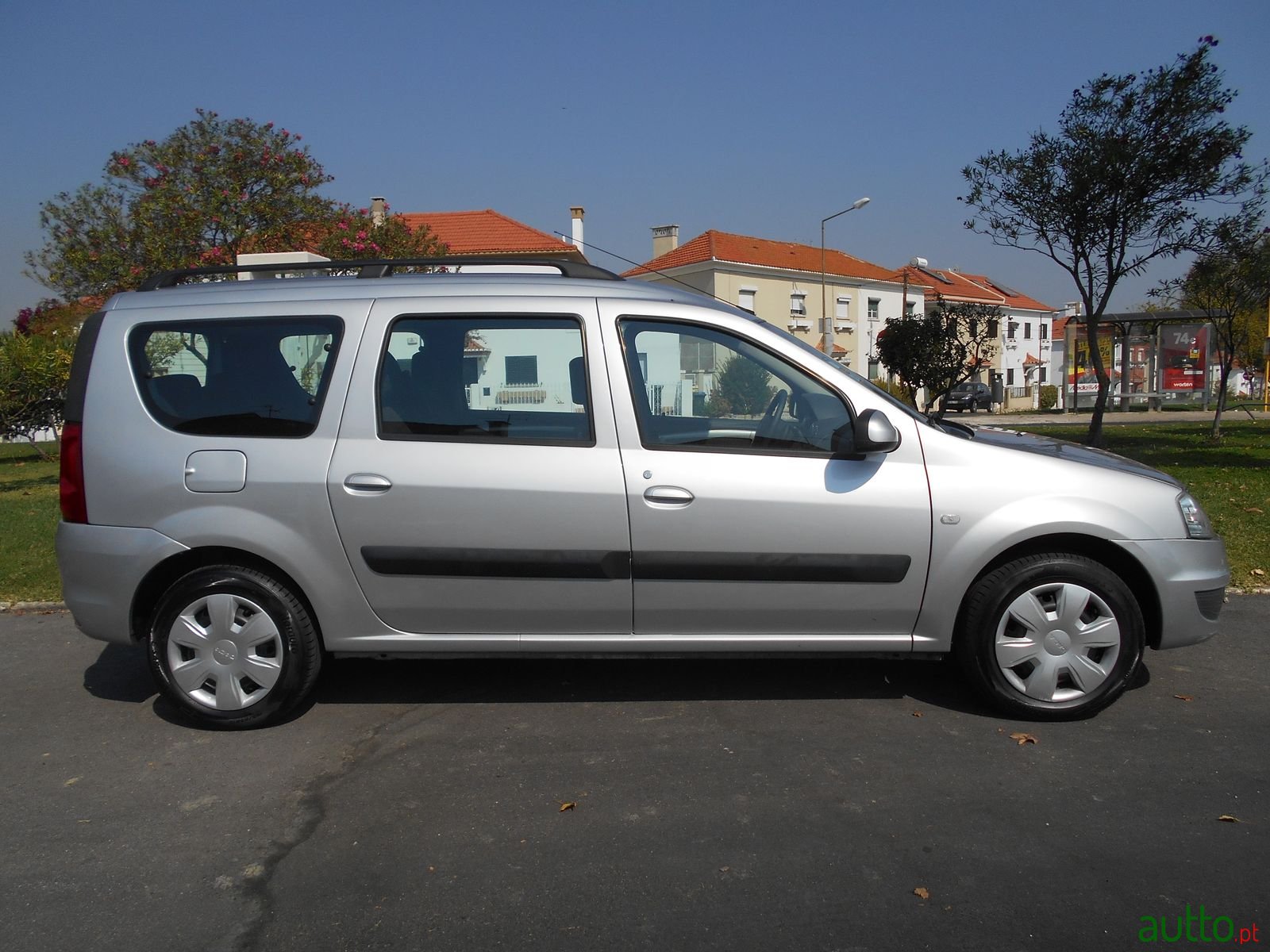 2010' Dacia Logan 1.5 DCI 7 Seater photo #3