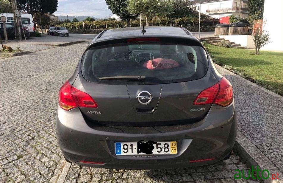 2010' Opel Astra photo #4