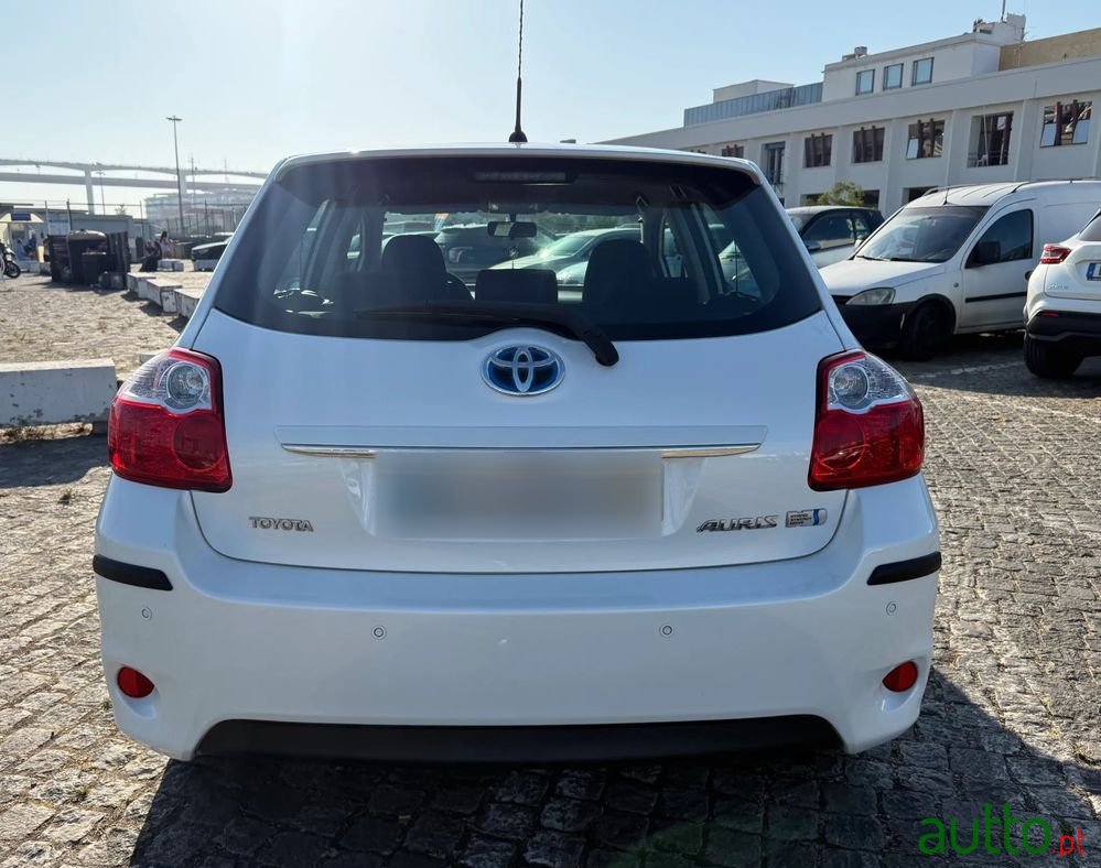 2010' Toyota Auris 1.8 Hsd photo #3