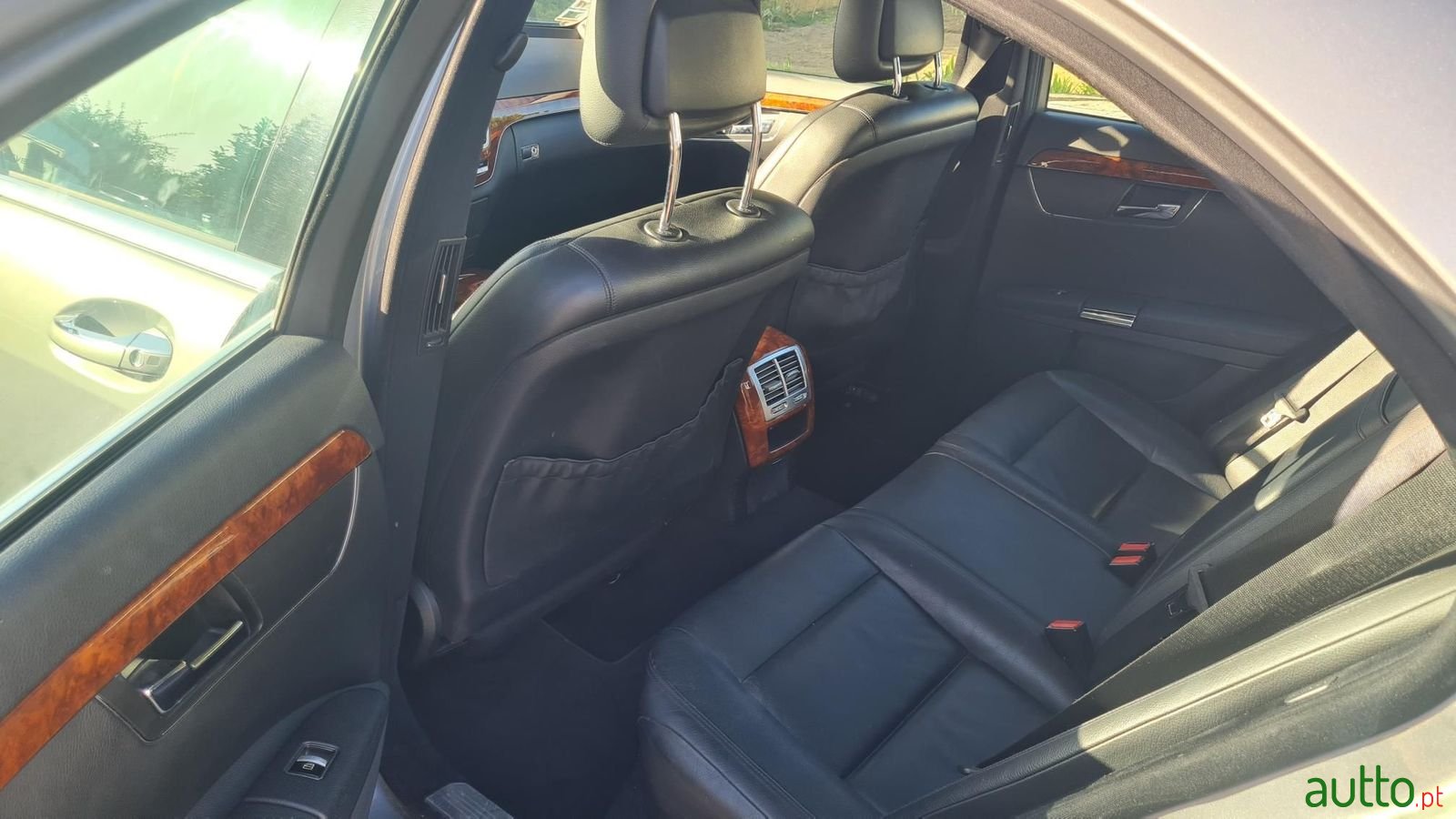 2011' Mercedes-Benz S-250 photo #2