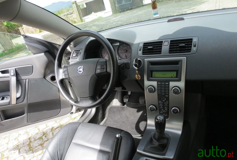 2010' Volvo C70 2.0 D Summum photo #5