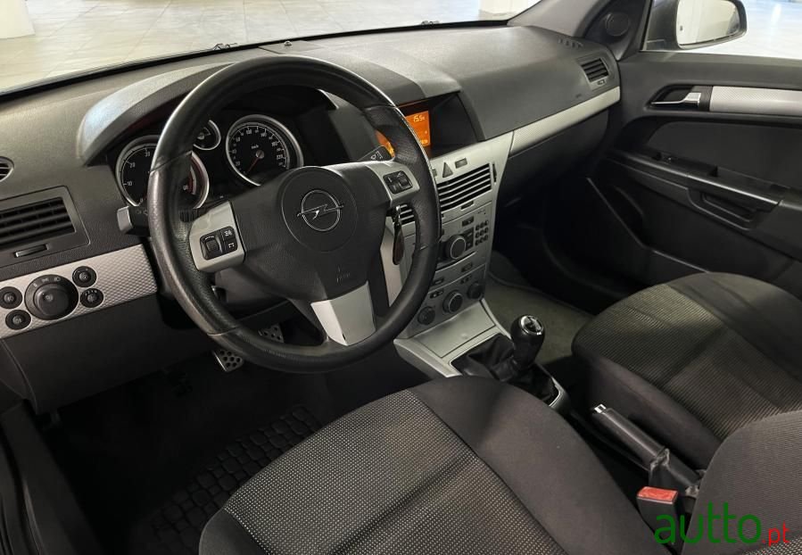 2007' Opel Astra Caravan photo #5