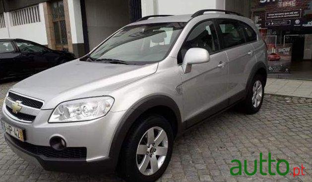 2009' Chevrolet Captiva 2.0 Vcdi Seven photo #2