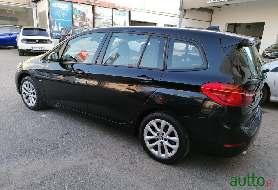 2017' BMW 216 Active Tourer photo #3