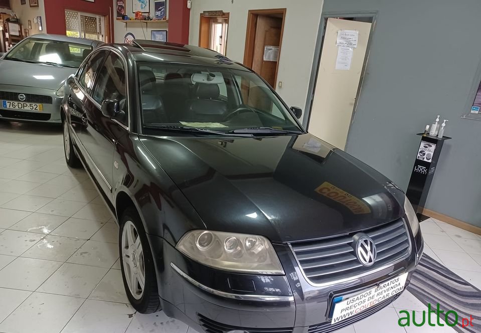 2001' Volkswagen Passat photo #1