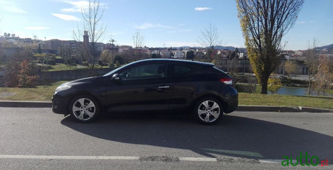 2009' Renault Megane Coupe photo #3