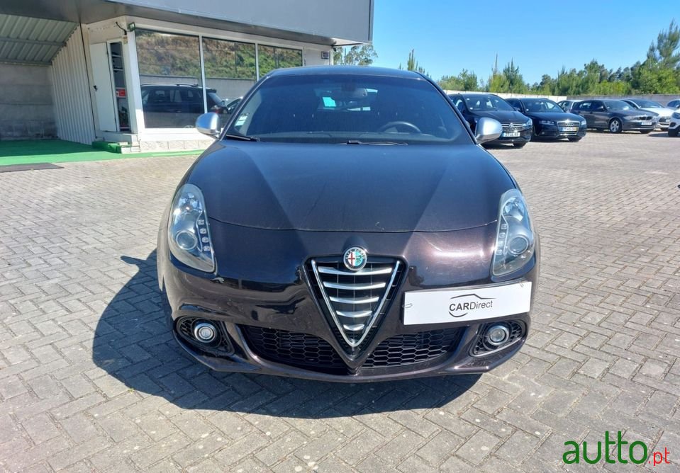 2014' Alfa Romeo Giulietta photo #2