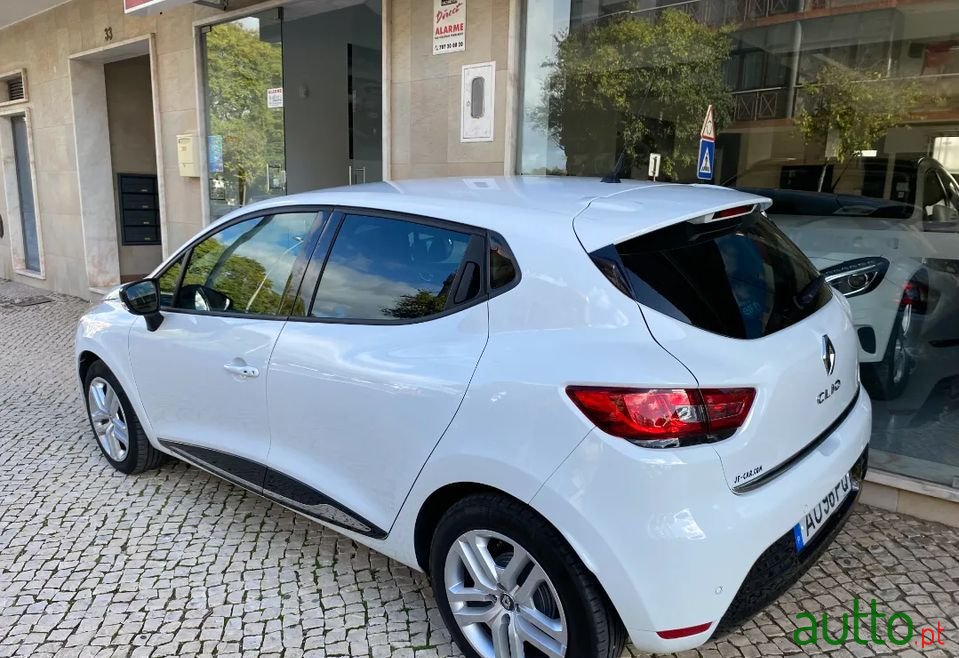 2019' Renault Clio photo #4