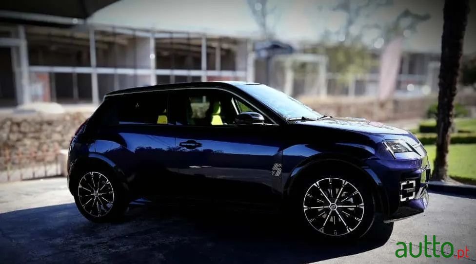 2024' Renault 5 E-Tech photo #3