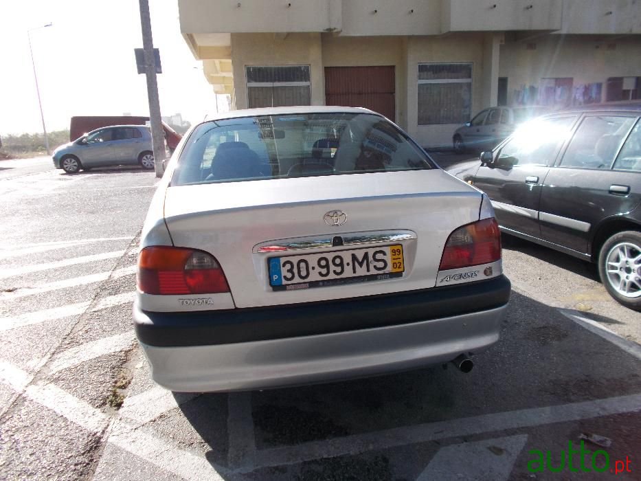 1999' Toyota Avensis photo #2