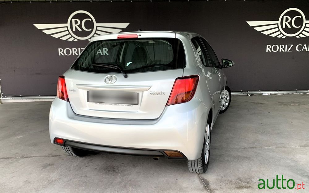 2014' Toyota Yaris photo #5