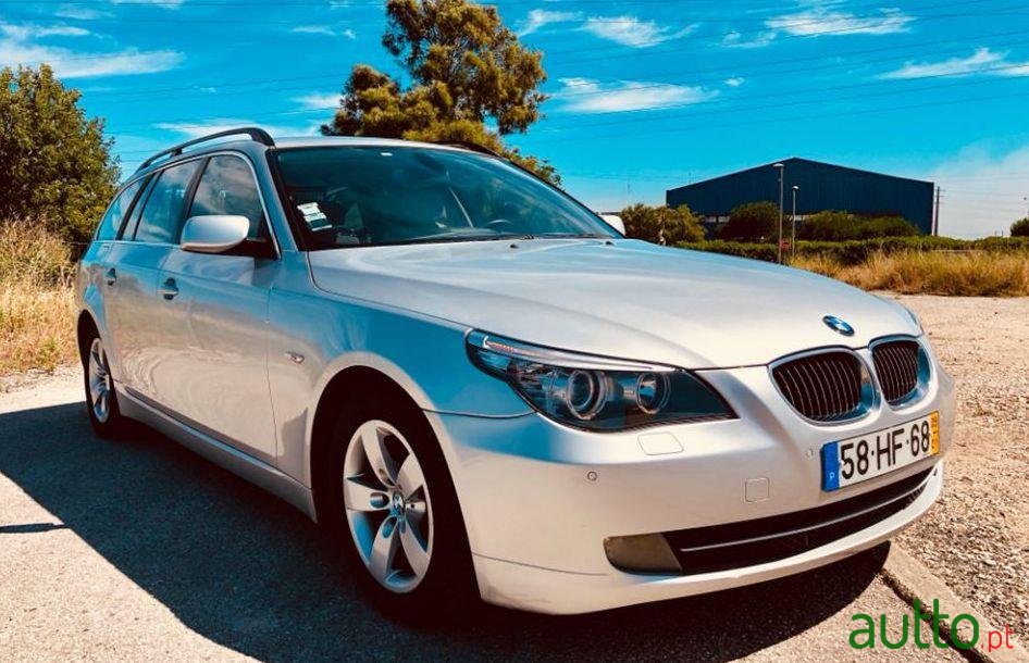 2009' BMW 525 photo #1