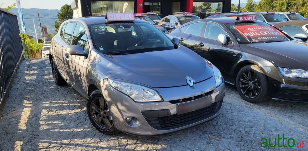 2010' Renault Megane Ver-1-5-Dci-Dynamique photo #4