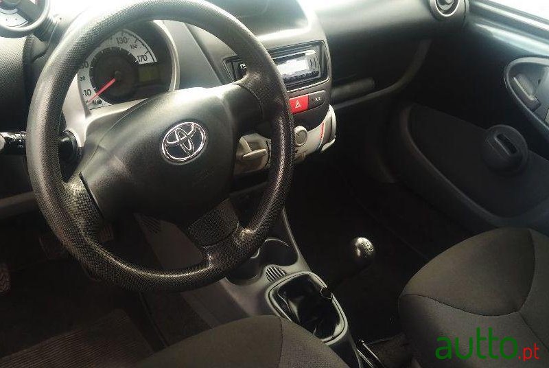 2005' Toyota Aygo photo #3