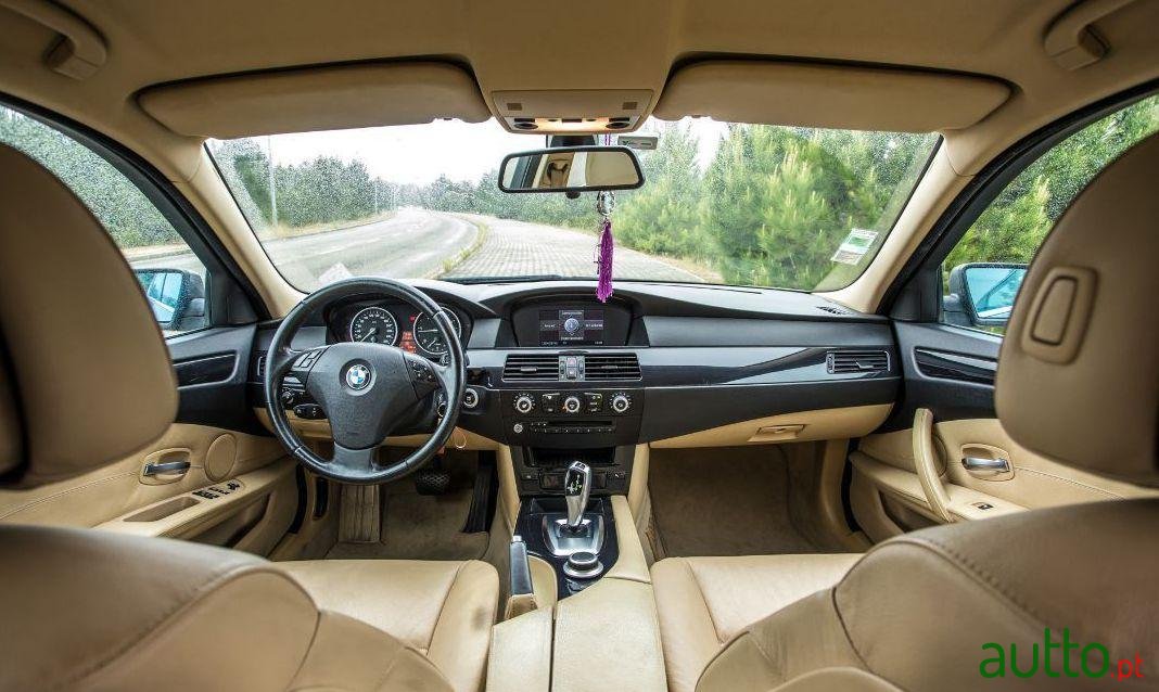 2008' BMW 520 photo #4