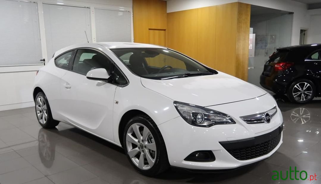 2014' Opel Astra Gtc photo #2