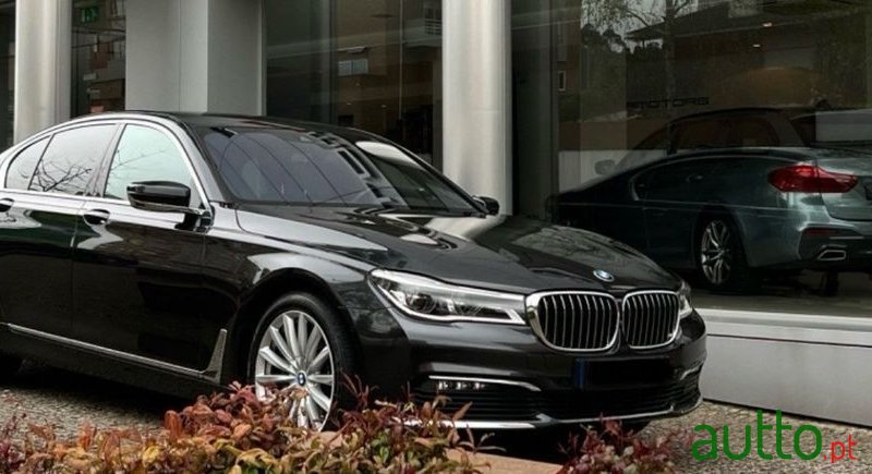 2018' BMW Série 7 Ld Pack M photo #2