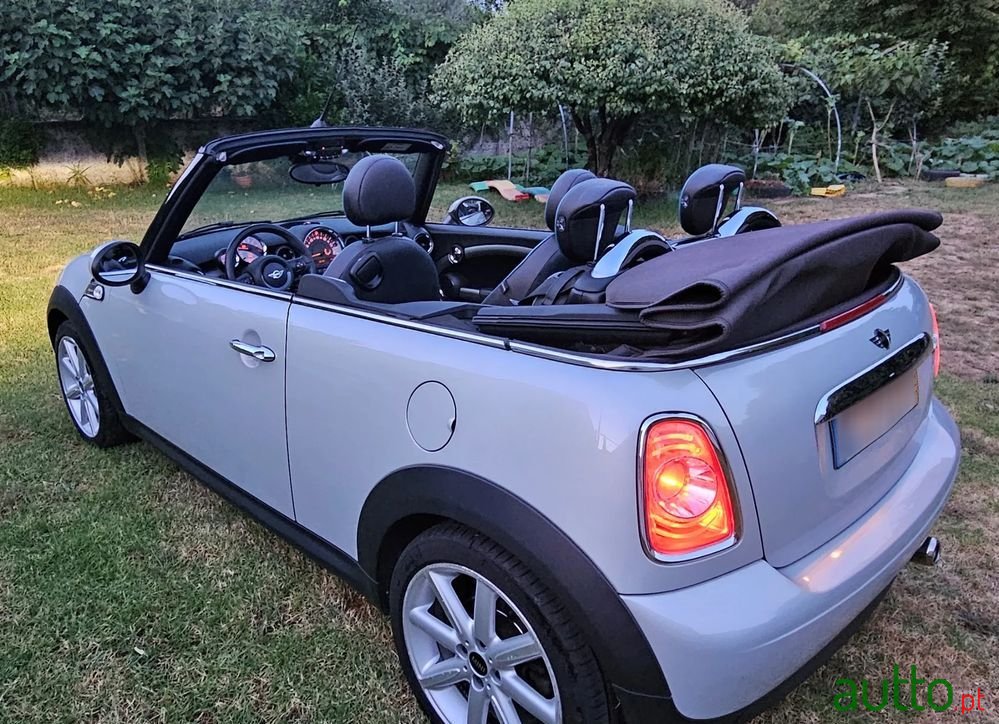 2014' MINI Cabrio Cooper D photo #1
