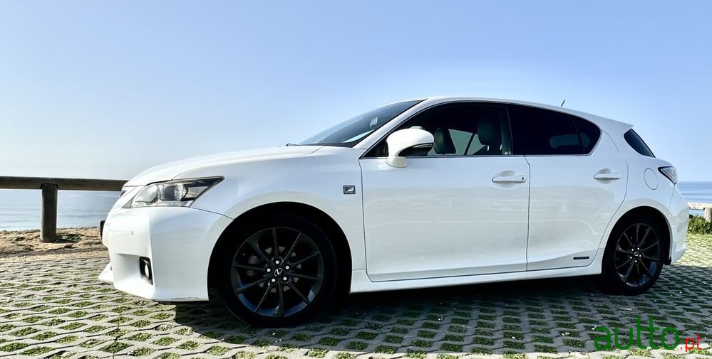 2012' Lexus CT 200h photo #5