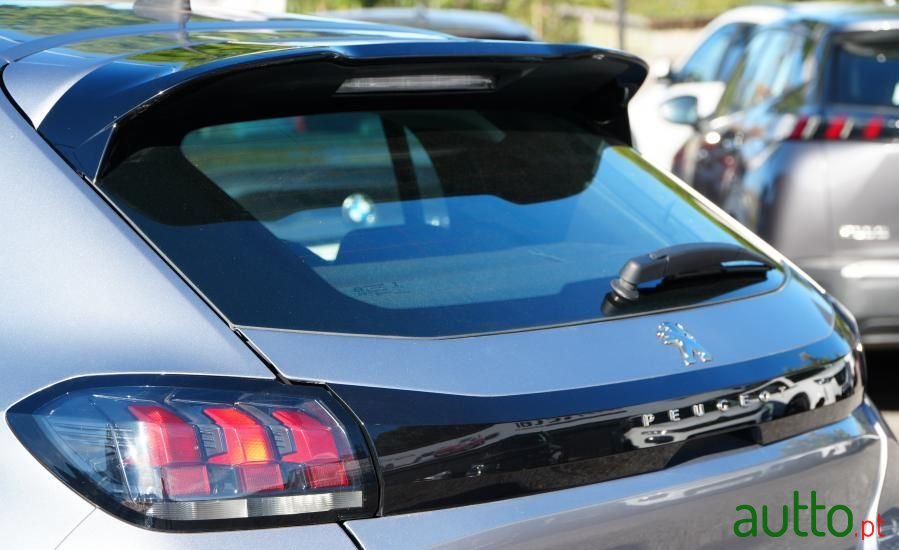 2021' Peugeot 208 photo #6