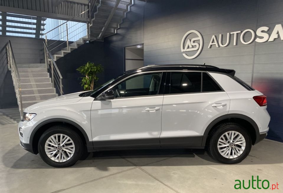 2021' Volkswagen T-Roc photo #2