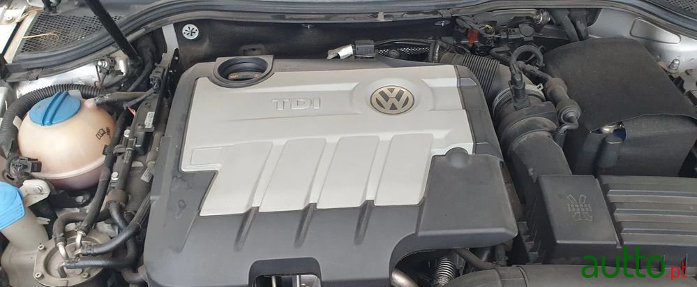 2010' Volkswagen Passat 2.0 Blue Tdi photo #3