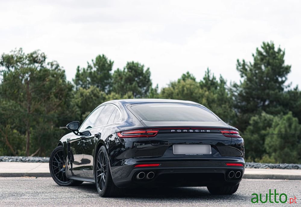 2017' Porsche Panamera 4S Diesel photo #3