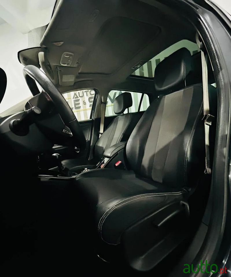 2013' Renault Megane Sport Tourer photo #5