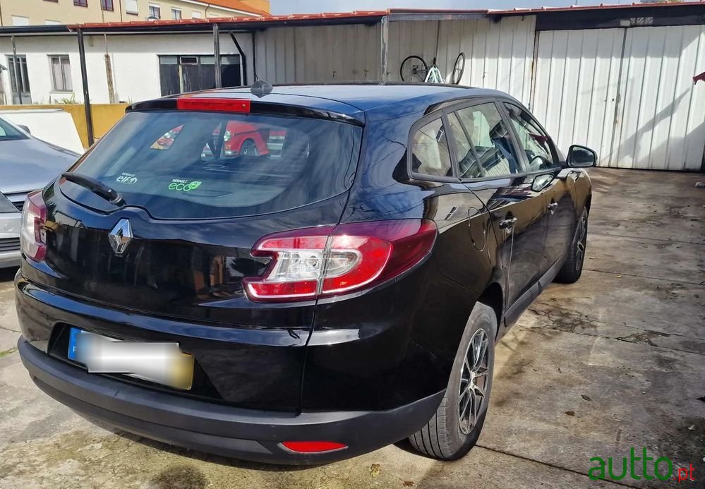 2012' Renault Megane Break photo #2