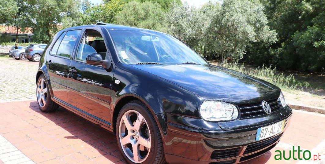 2001' Volkswagen Golf photo #3