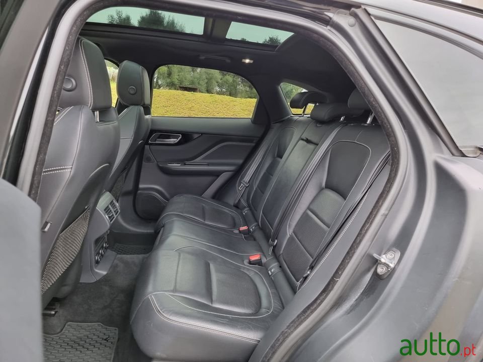 2017' Jaguar F-Pace photo #6