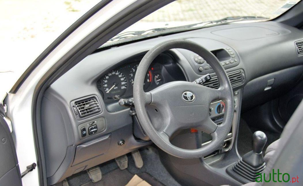 2000' Toyota Corolla photo #3