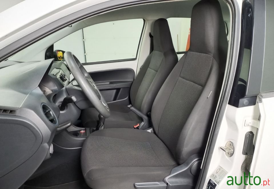 2018' Volkswagen Up photo #6