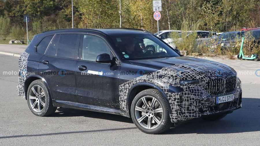 Revamped BMW X5 Crossover Spied Trying To Hide Its Hybrid Powertrain
