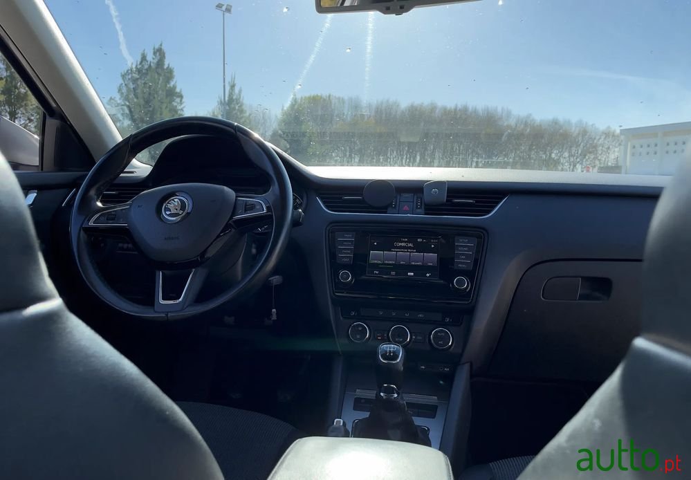 2013' Skoda Octavia Break photo #5