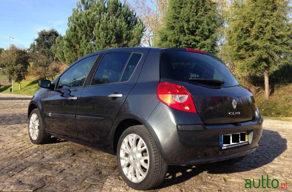 2008' Renault Clio Dynamique S photo #3