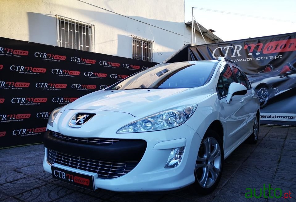 2011' Peugeot 308 Sw photo #1